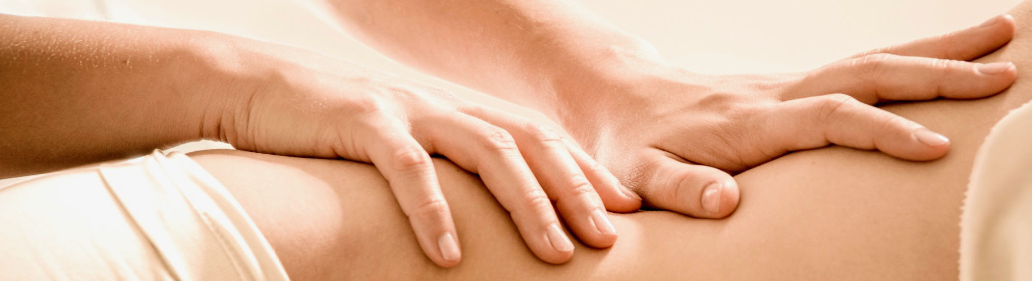 Séance d’ostéopathie : techniques manuelles douces sur le dos